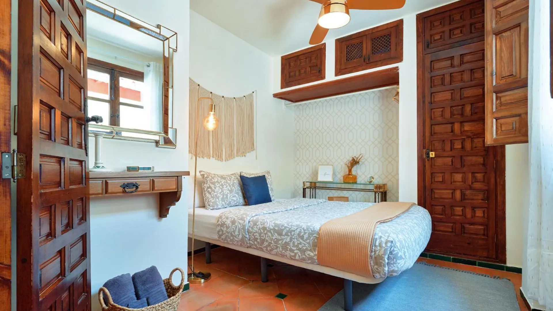 Anali - Hostatel Apartment Granada Spain