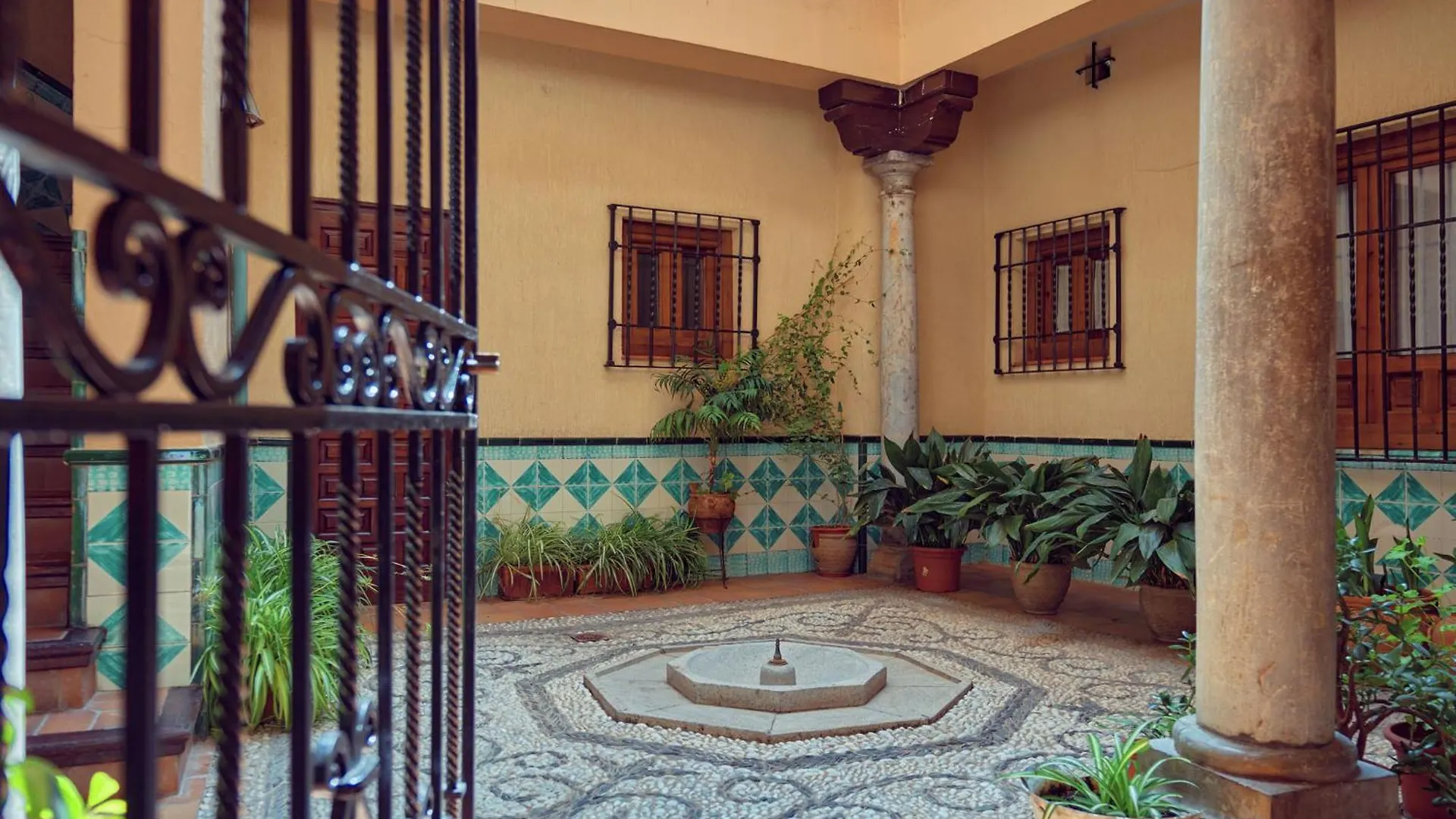 Anali - Hostatel Apartment Granada
