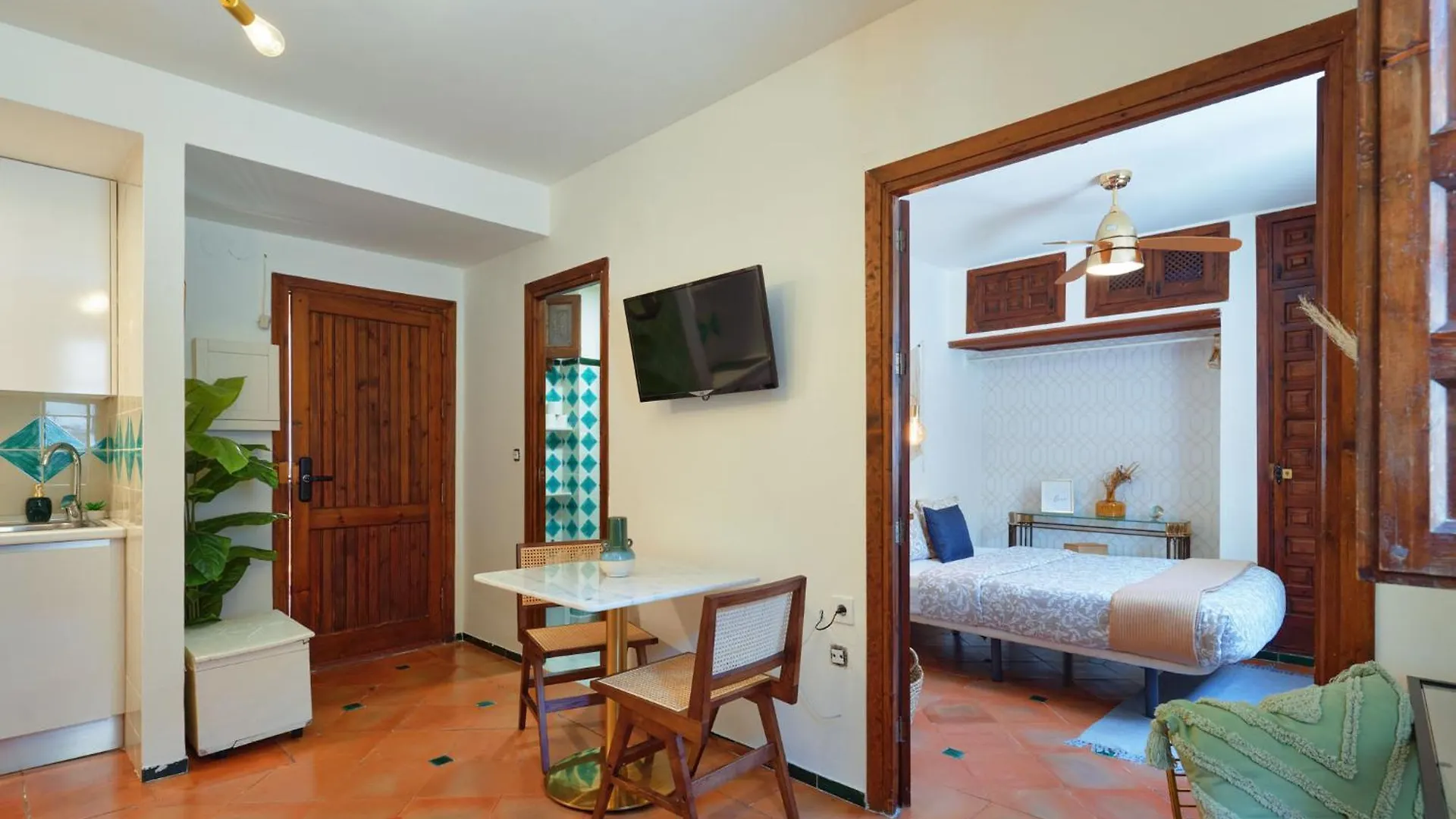 Anali - Hostatel Apartment Granada Spain