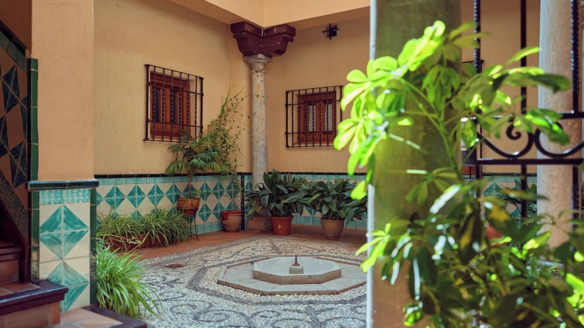 Anali - Hostatel Apartment Granada