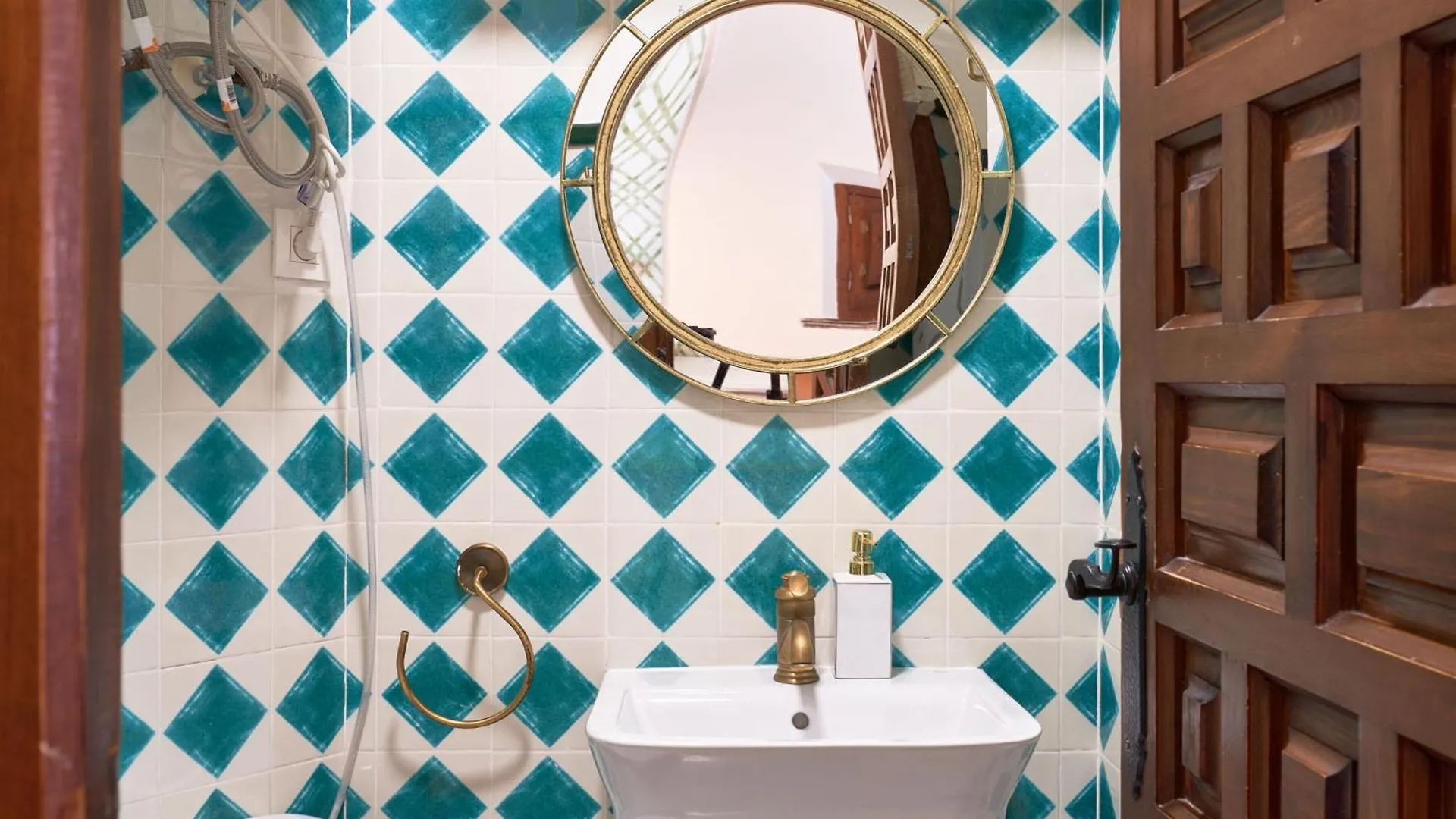 Anali - Hostatel Apartment Granada Spain