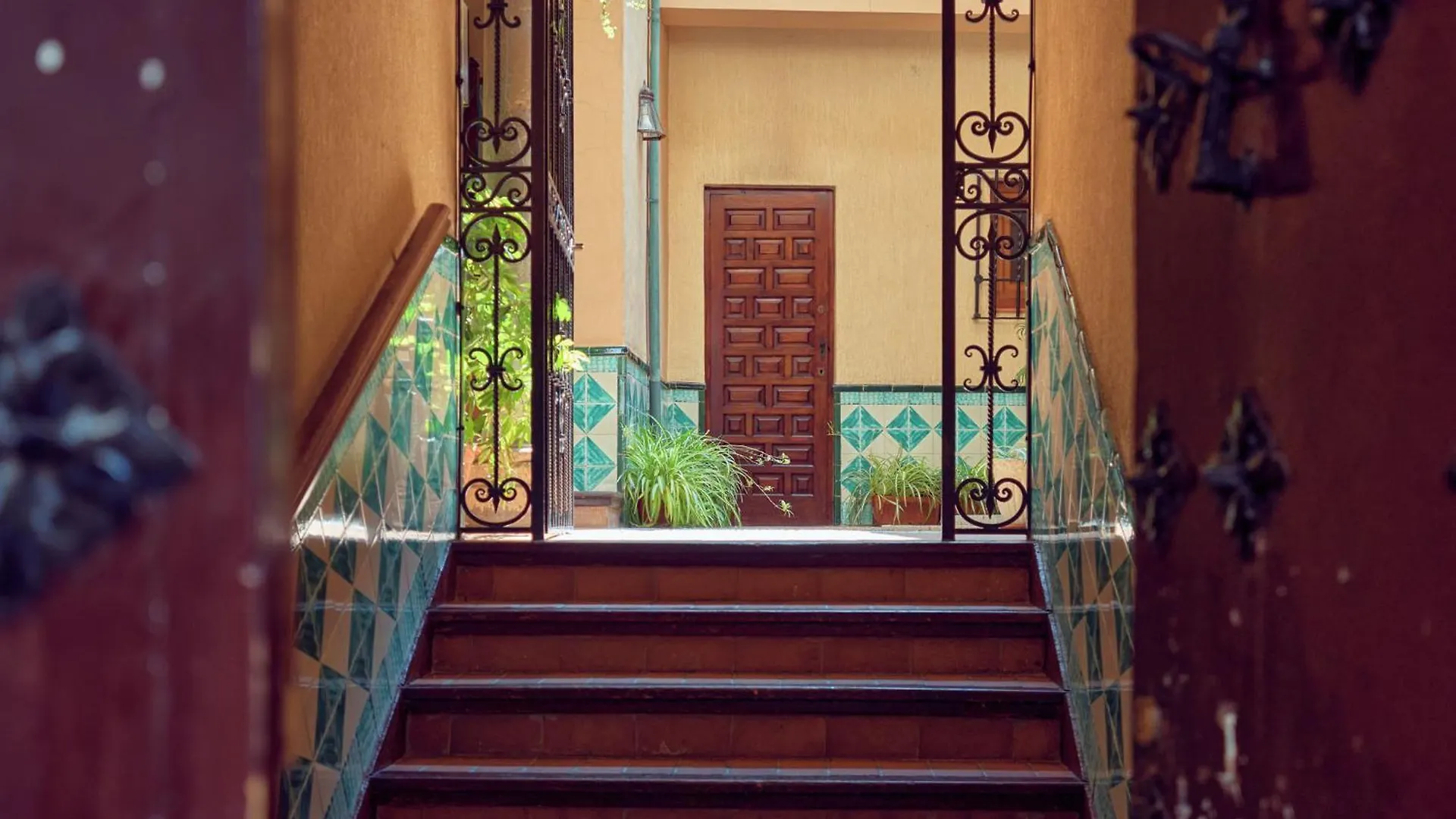 Anali - Hostatel Apartment Granada
